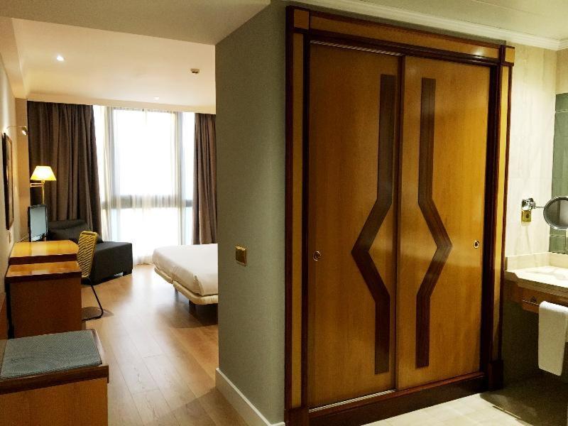 Oca Puerta Del Camino Hotel ซานติอาโก เด กอมโปสเตลา ห้อง รูปภาพ
