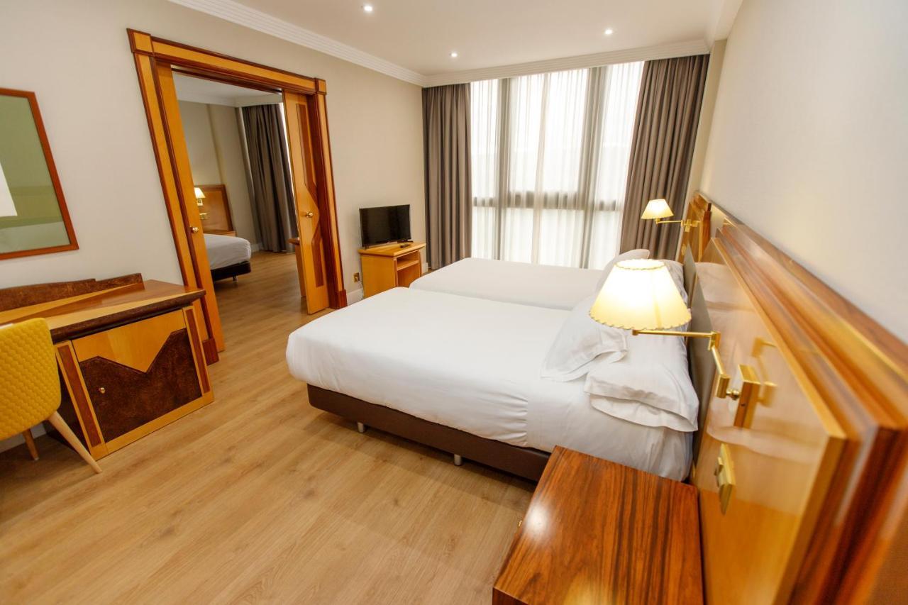Oca Puerta Del Camino Hotel ซานติอาโก เด กอมโปสเตลา ภายนอก รูปภาพ